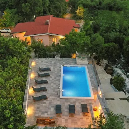 Family Jelavic Vrgorac Exterior photo